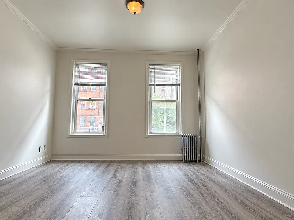 363 Stockholm St #2LR