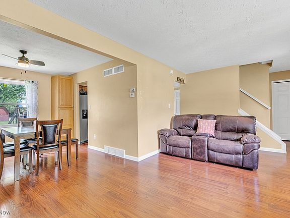 5th image of 8319 Lorraine Dr