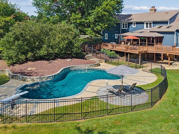 3rd image of 22400 Rolling Hill Ln