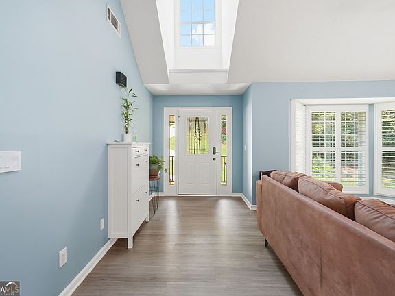 4th image of 6338 Clearbrook Dr