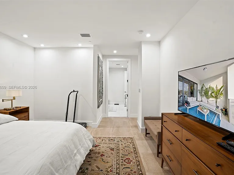 718 Valencia Ave #307 — Photo 8