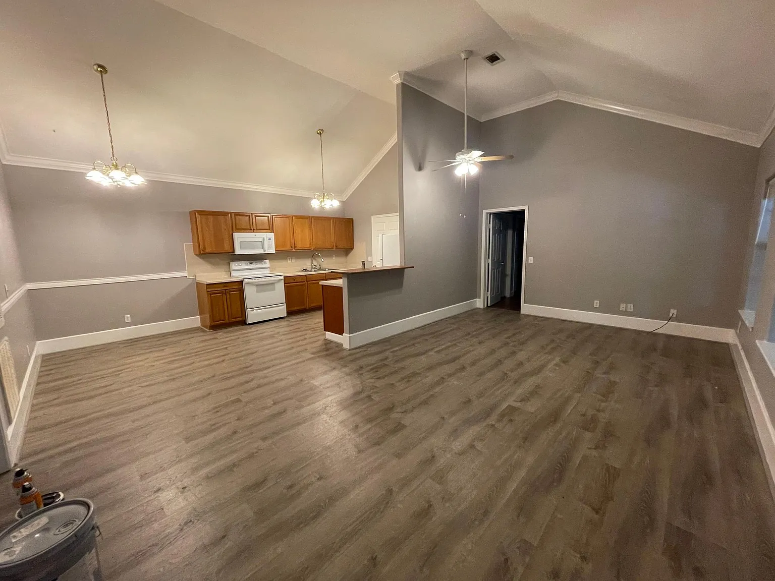 2 bed, 1100 sqft, $1,650 — Photo 2