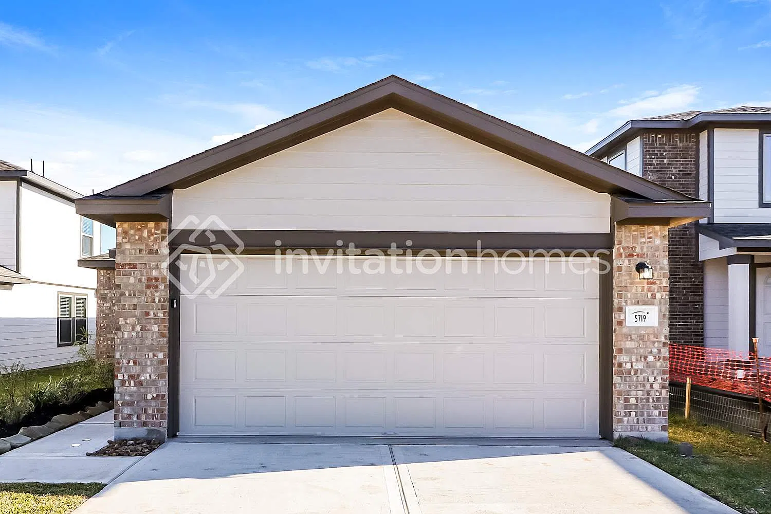 5719 Daphne Dr Montgomery, TX 77316 — Photo 1