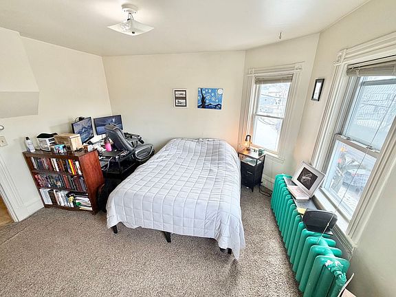 2nd image of 168 N Winooski Ave #2