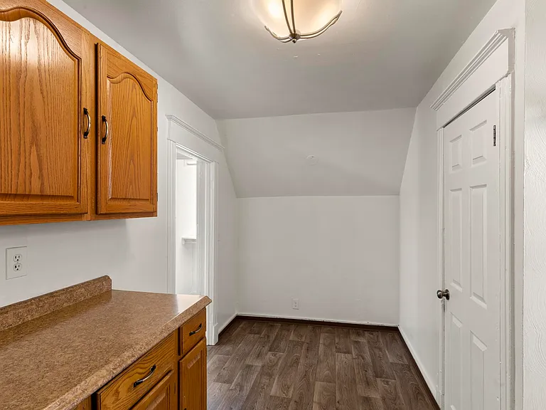 32 N Chestnut St #103 — Photo 4
