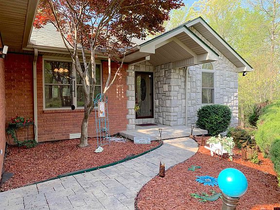 2nd image of 109 Lexington Dr