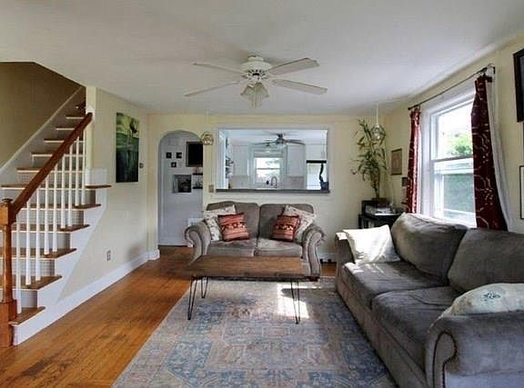 4th image of 37 General Hawkins Dr