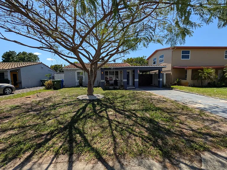 1629 NW 5th Ave — Photo 1