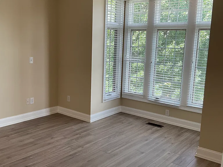 913 Wall St — Photo 20