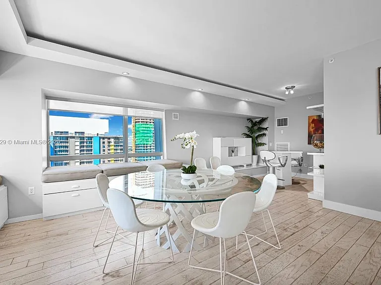 1435 Brickell Ave #3401 — Photo 35