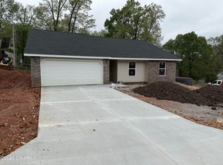 2004 Sally Ann Ave, Neosho, MO 64850