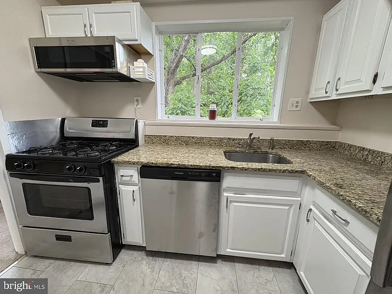 10403 Montrose Ave #201 — Photo 13