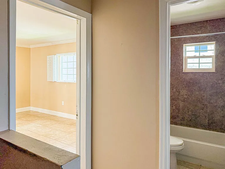 633 NE 2nd Ave #15 — Photo 8