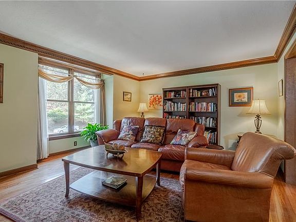 4th image of 2496 Shadowbrook Dr
