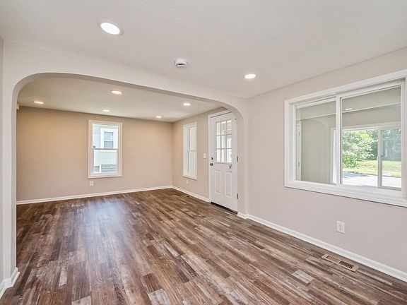 3rd image of 1747 York Ave