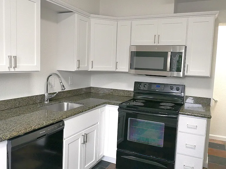 Trees Apartment Available Now — Photo 9