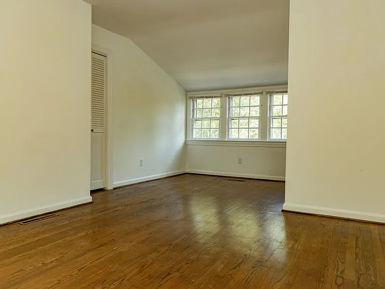 817 Botetourt Gdns — Photo 31