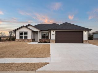1129 Center Court Cir, Grove, OK 74344