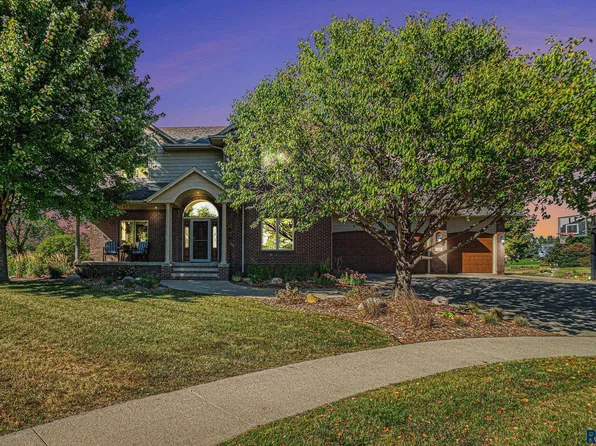 7408 W Songbird Cir, Sioux Falls, SD 57107