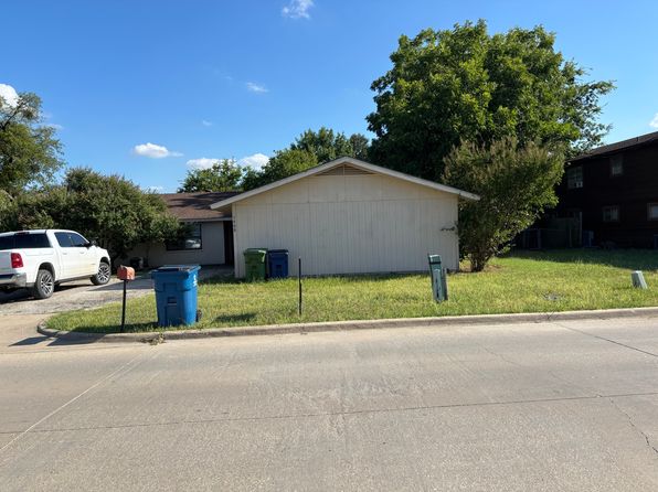 1106 Pecan St