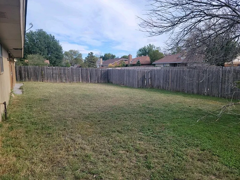 1653 Parkview Dr — Photo 4
