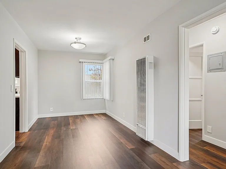 Hollypark Knolls Apartments — Photo 27