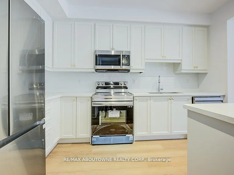 120 Court Dr #85 — Photo 14