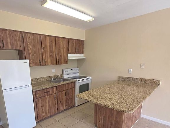 3rd image of 5031 SE 29th St APT B