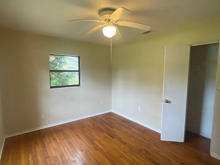 622 Howard Ave — Photo 4
