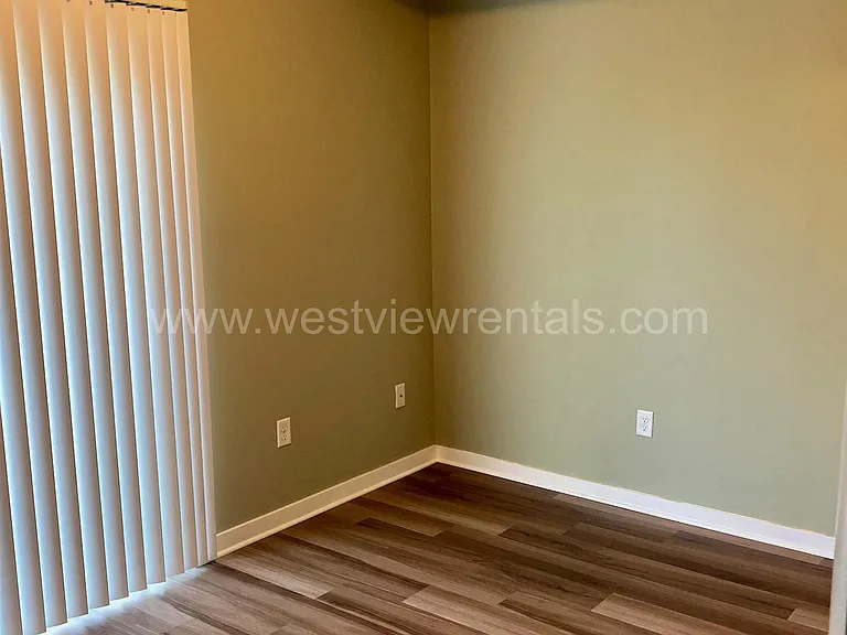 200 E Maple St — Photo 46