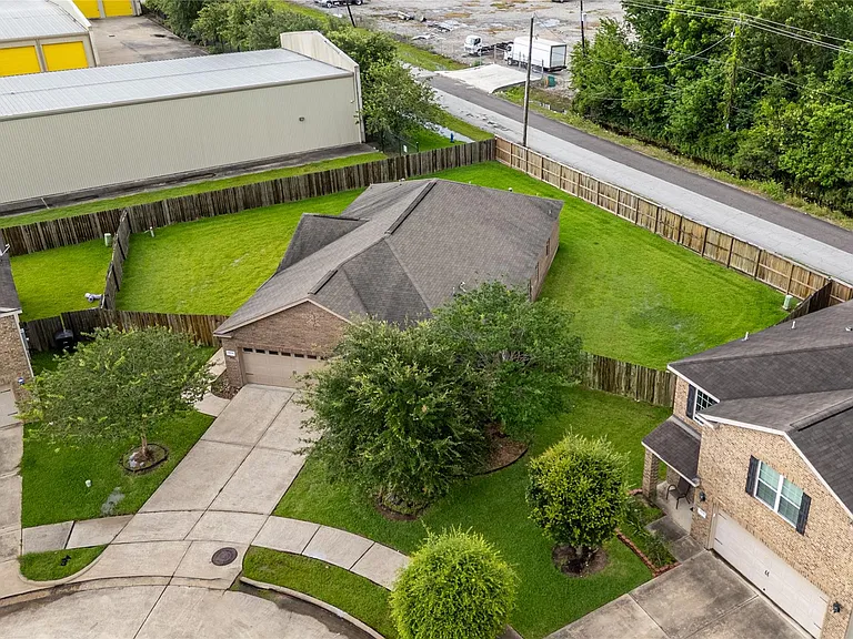 8234 Hall View Dr — Photo 2
