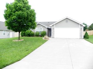 320 N Stratton Cir, Eudora, KS 66025