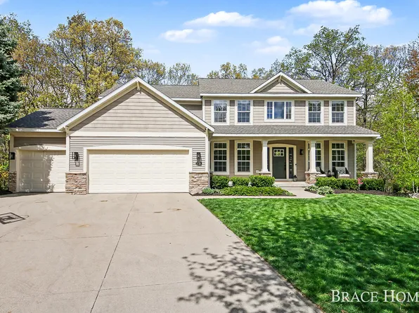 3726 Atwater Hills Ct NE, Grand Rapids, MI 49525