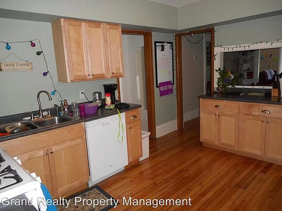 3rd image of 1697 Marshall Ave Unit 2