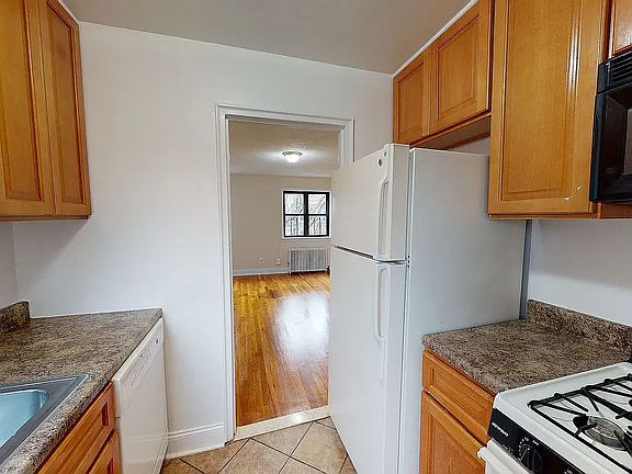3rd image of 20-86 28th St #3A