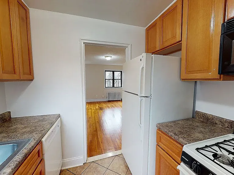 20-86 28th St #3A — Photo 3