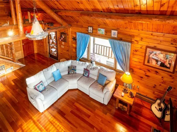 65 Park Ave, Portsmouth, RI 02871