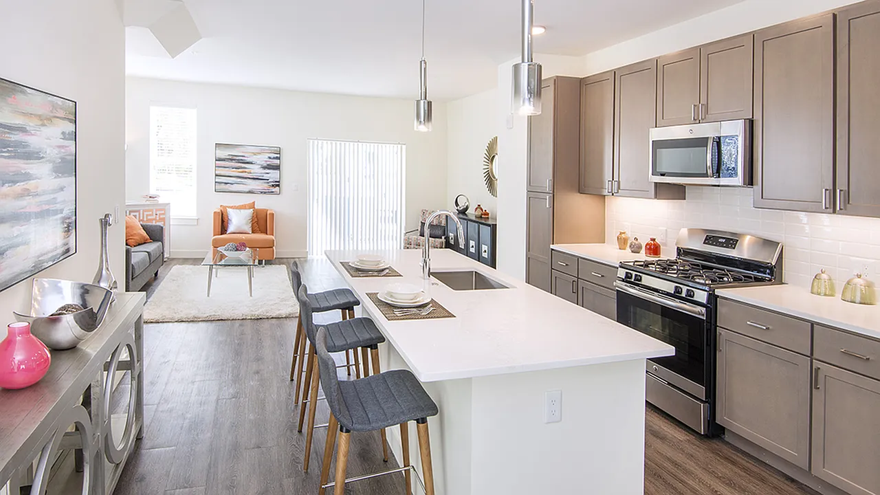 Modera Needham — Photo 3