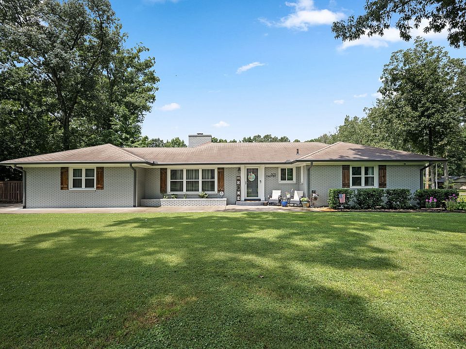 1st image of 805 Forrest Dr