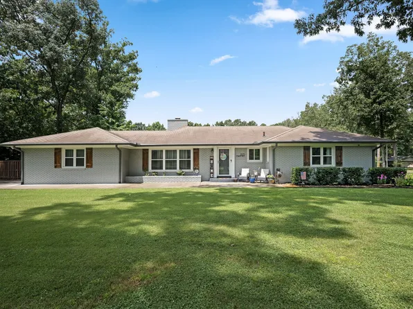 805 Forrest Dr, Tullahoma, TN 37388