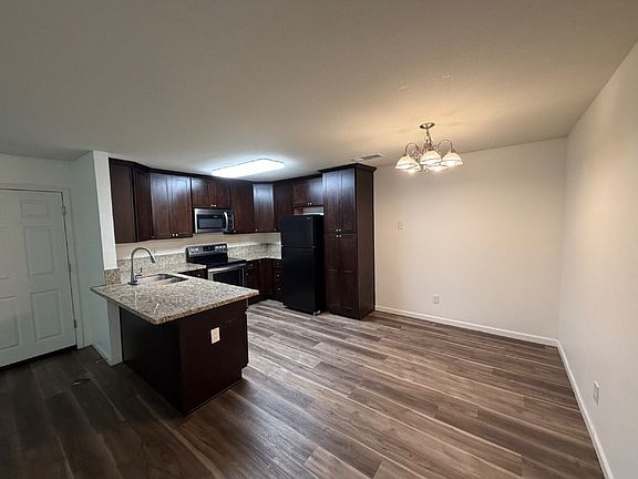 4th image of 358 Snowhaven Ct