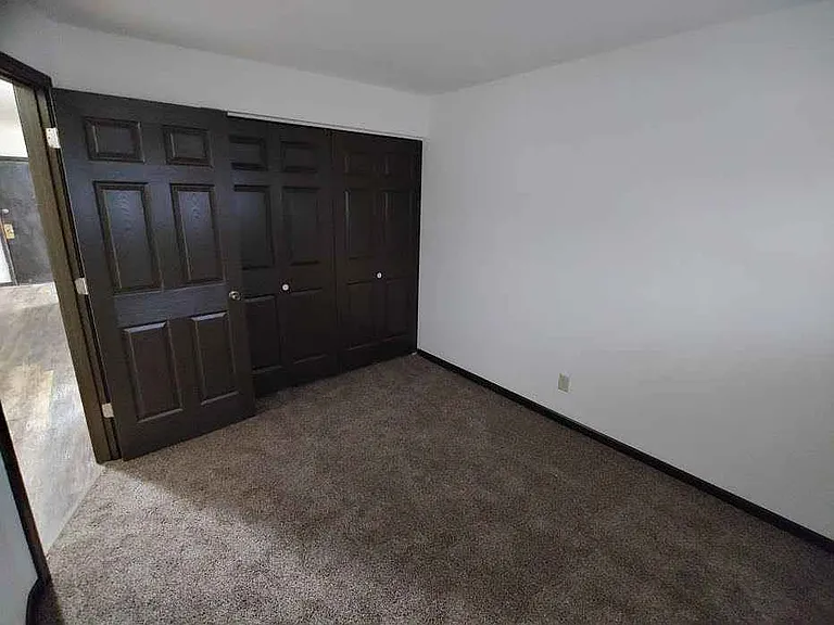 317-319 Bedroom w carpet - 2_10162025