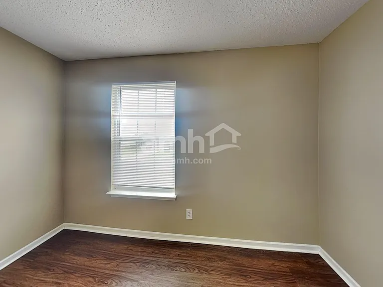 5627 N Plymouth Ct — Photo 22