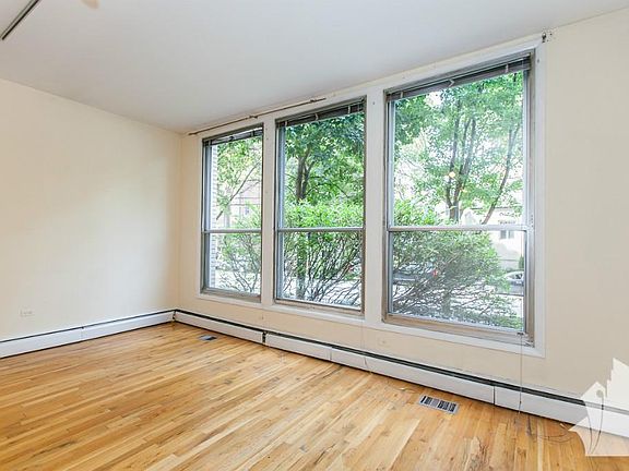 2nd image of 1425 N Dearborn St #B1a