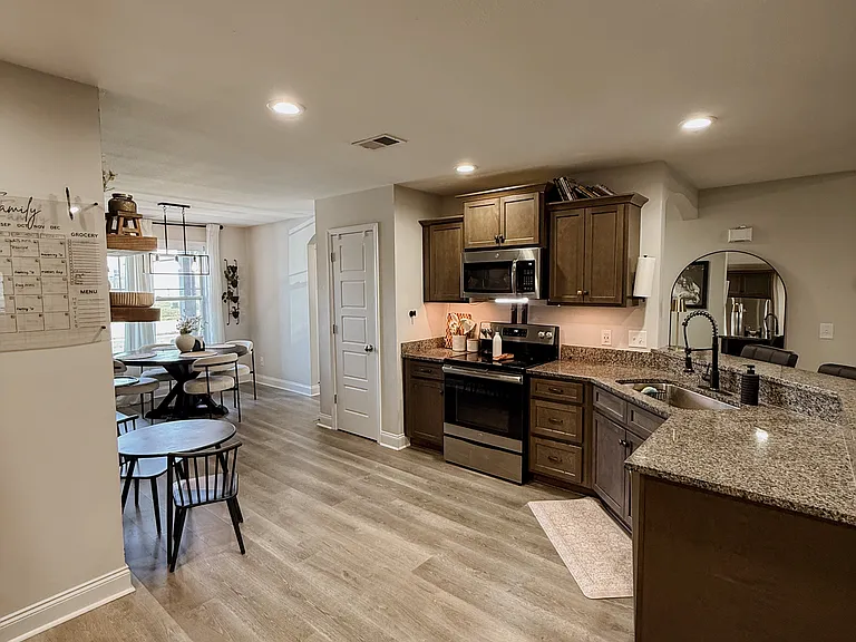 1201 Elizabeth Ln — Photo 12
