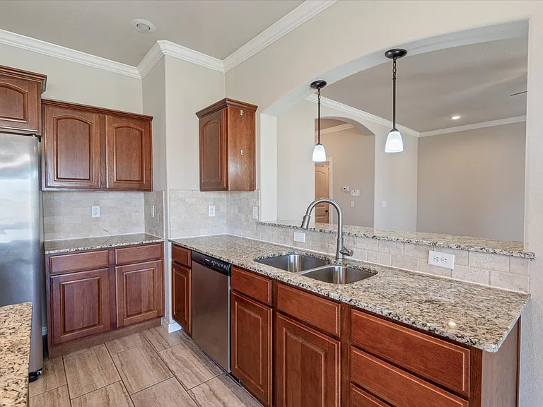 231 Genoa Way — Photo 10