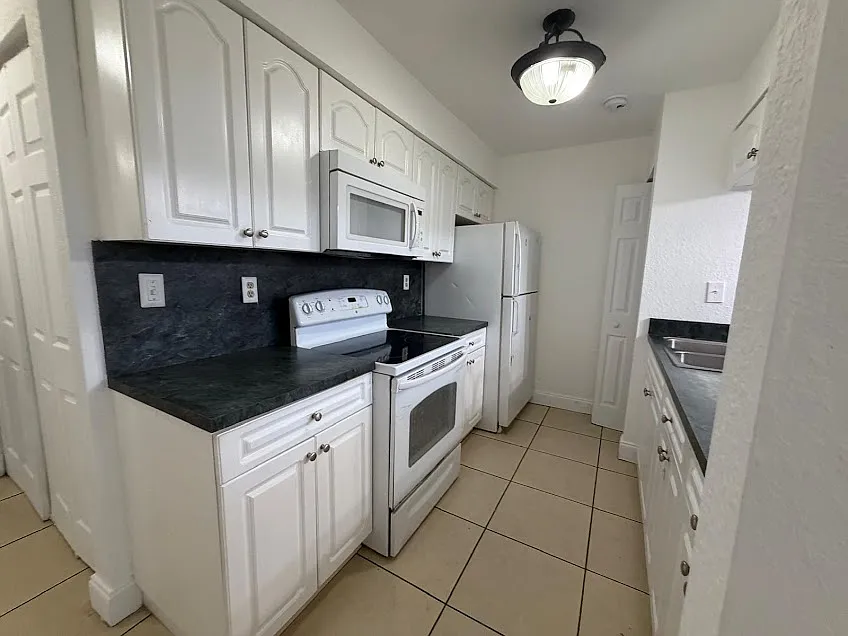 3 bed, 1250 sqft, $1,800 — Photo 4