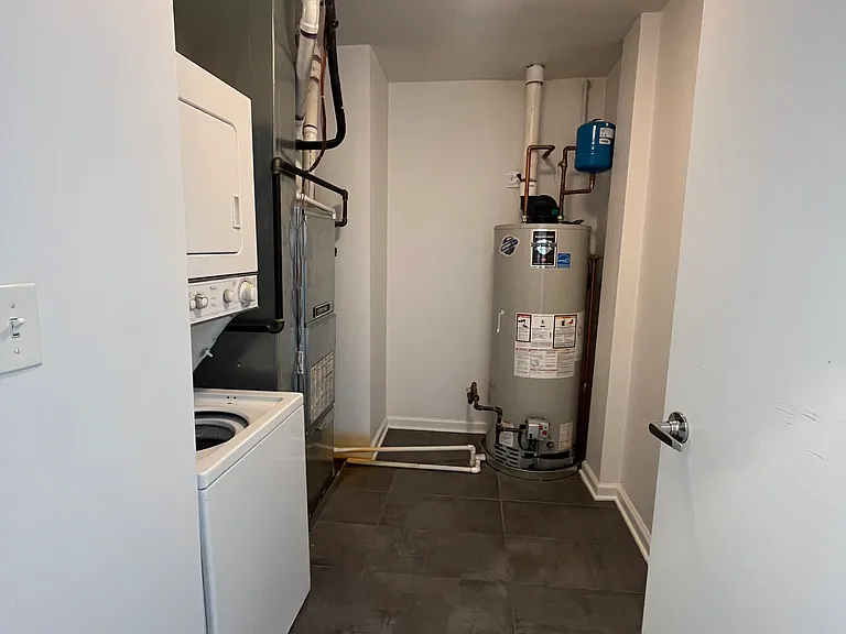 932 W Dakin St #305 — Photo 5