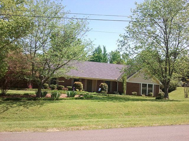 1st image of 216 Woodlawn Dr