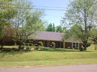 216 Woodlawn Dr, Oxford, MS 38655